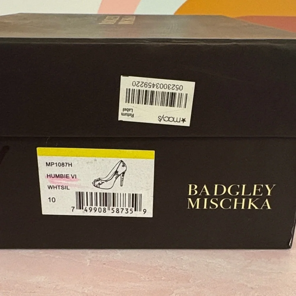 Badgley Mischka Humbie VI Silver with White Lace Platform Heels sizes 8, 10